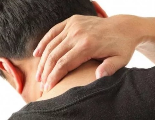 При наклоне головы болит голова в затылке