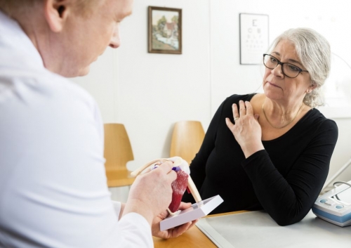 Что делать если спина болит слева в лопатке