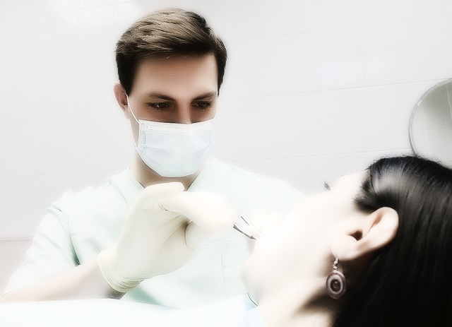 при движении головы болит зуб