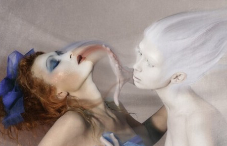 Энергетический вампир высасывает энергию у человека