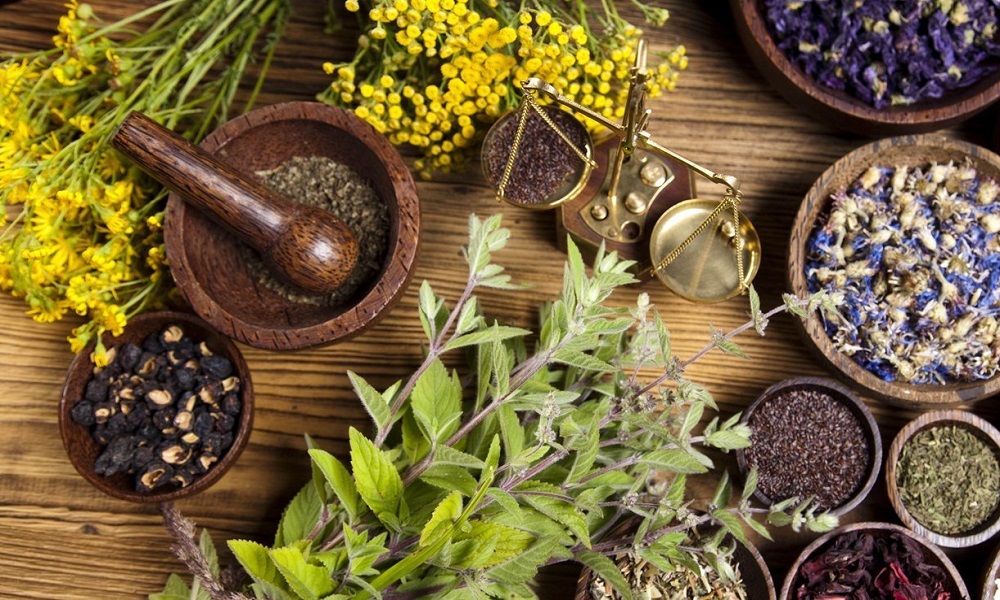 С разрешения лечащего врача курс терапии можно дополнить лекарственными травами